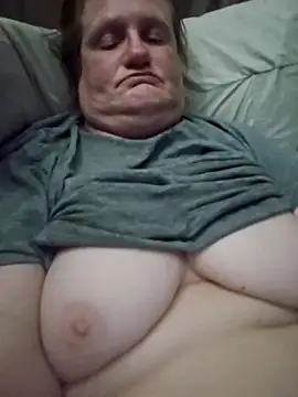 lindamarie  online show from November 1, 2025, 4:31 pm