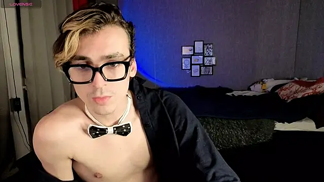 OLIVER  MARTINEZ online show from October 11, 2025, 3:32 pm