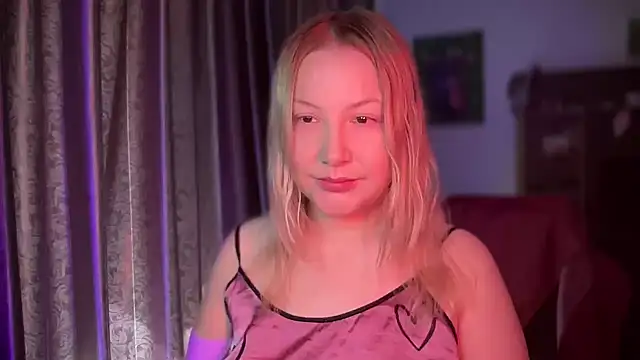 BikiHellena online show from April 3, 2026, 8:01 am