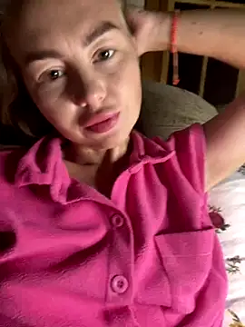 MartaLuna  online show from October 3, 2025, 8:50 pm