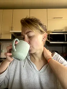 MartaLuna  online show from November 22, 2025, 8:24 am