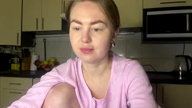 MartaLuna  online show from March 27, 2026, 10:20 pm