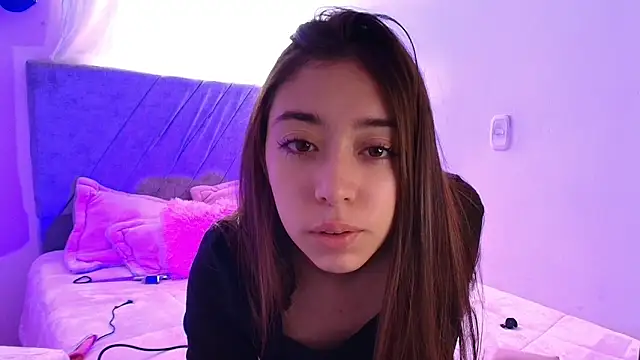 kimmy vegga2 online show from September 16, 2025, 1:23 pm