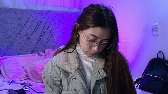 kimmy vegga2 online show from September 18, 2025, 5:09 am