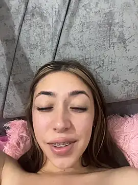 kimmy vegga2 online show from November 29, 2025, 3:42 am