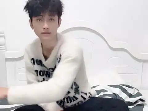 yangyang-2563 online show from September 17, 2025, 2:41 pm