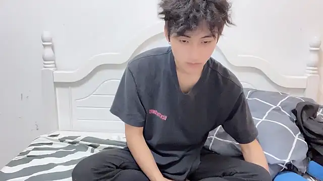 yangyang-2563 online show from September 28, 2025, 7:14 am