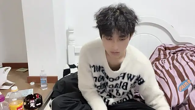 yangyang-2563 online show from October 6, 2025, 1:41 pm