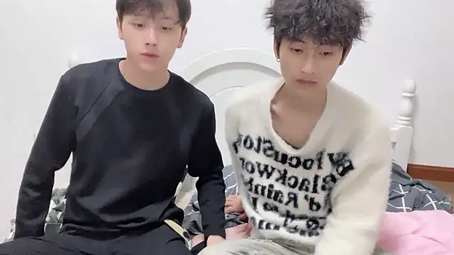yangyang-2563 online show from October 13, 2025, 2:17 pm