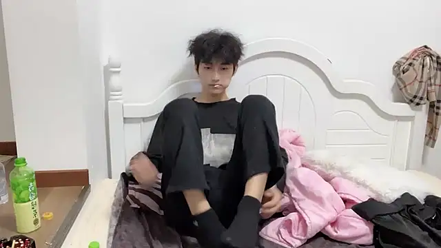 yangyang-2563 online show from October 16, 2025, 12:06 pm