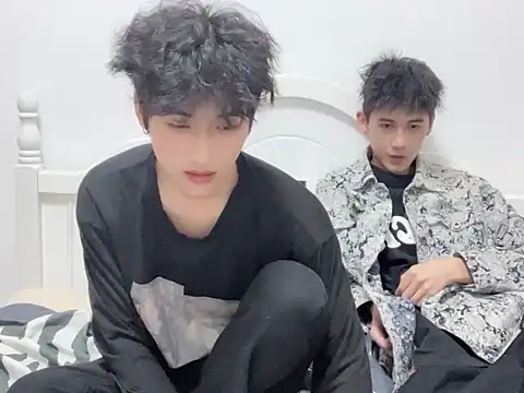 yangyang-2563 online show from October 17, 2025, 12:41 pm