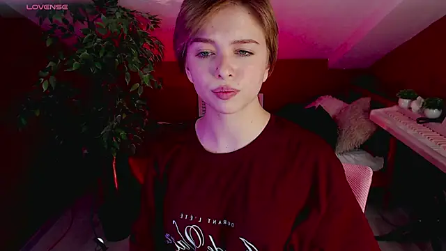 HypeQueen online show from October 10, 2025, 9:03 pm