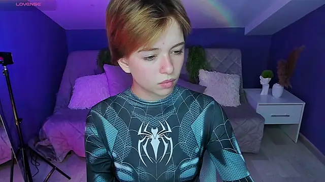 HypeQueen online show from October 15, 2025, 2:50 pm