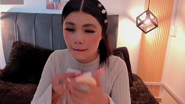 Evaa rosee  online show from October 13, 2025, 1:33 pm