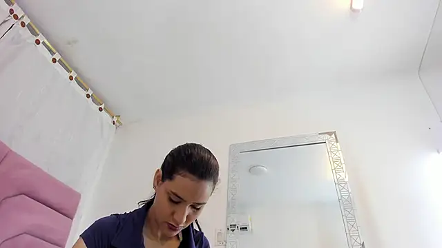 miajhonsonx online show from April 19, 2026, 2:16 pm