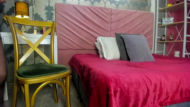 VictoriaQueen Fg online show from November 5, 2025, 12:49 pm