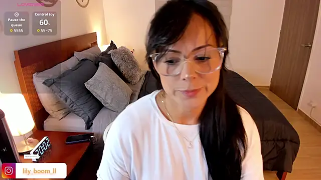 Lyliboomm online show from November 22, 2025, 1:04 am