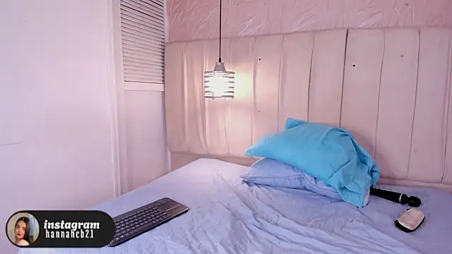 hannahst  online show from February 20, 2026, 8:20 pm