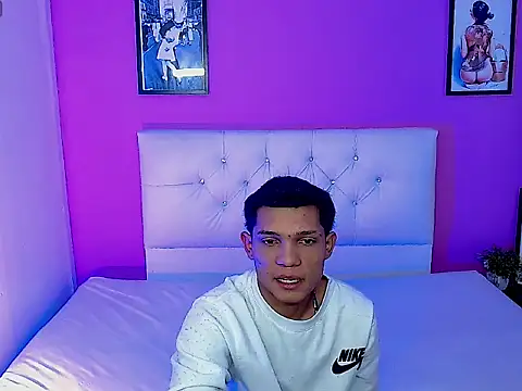 EL VENEZOLANO 22CM online show from September 22, 2025, 5:42 am