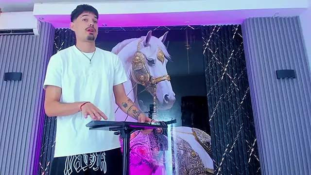 Snapshot of Iam_Steven chatting on November 9, 2025, 12:36 pm Iam Steven online show from November 9, 2025, 12:36 pm