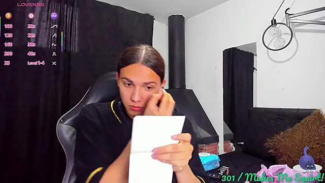 Snapshot of Almaazz chatting on December 20, 2025, 7:32 pm Almaazz online show from December 20, 2025, 7:32 pm