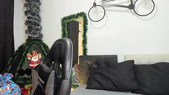 Snapshot of Almaazz chatting on January 9, 2026, 7:48 pm Almaazz online show from January 9, 2026, 7:48 pm