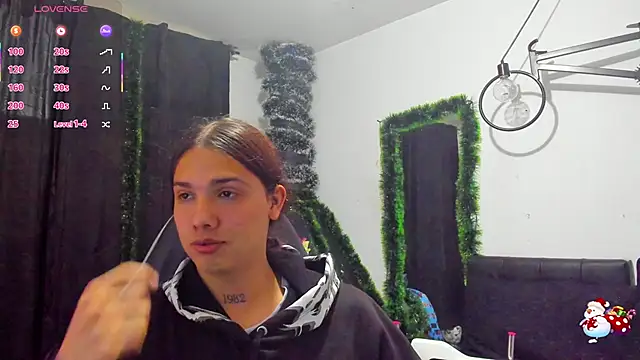 Snapshot of Almaazz chatting on January 13, 2026, 7:08 pm Almaazz online show from January 13, 2026, 7:08 pm