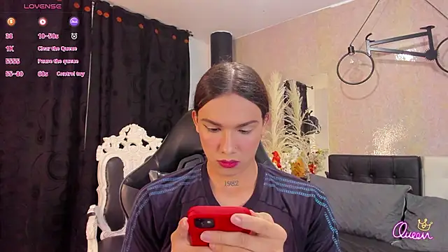 Snapshot of Almaazz chatting on February 2, 2026, 7:45 pm Almaazz online show from February 2, 2026, 7:45 pm