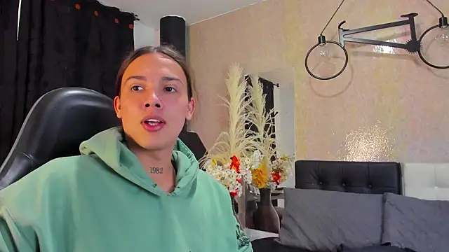 Snapshot of Almaazz chatting on February 4, 2026, 7:09 pm Almaazz online show from February 4, 2026, 7:09 pm