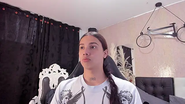 Snapshot of Almaazz chatting on February 5, 2026, 7:07 pm Almaazz online show from February 5, 2026, 7:07 pm