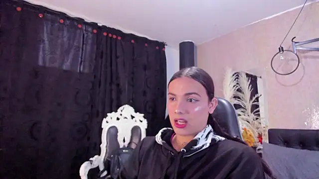 Snapshot of Almaazz chatting on February 7, 2026, 5:05 pm Almaazz online show from February 7, 2026, 5:05 pm