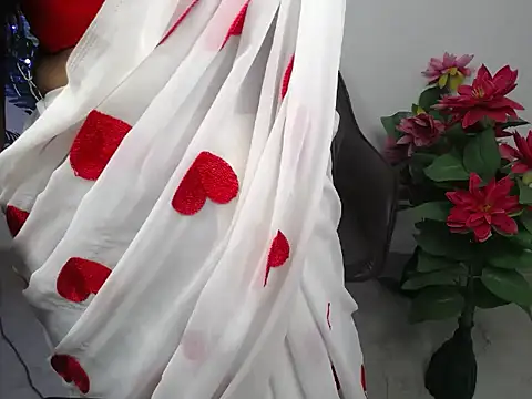 Snapshot of Naughtyy_stripgirl chatting on September 24, 2025, 7:39 pm Naughtyy stripgirl online show from September 24, 2025, 7:39 pm