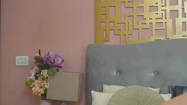 MyaMuse online show from December 5, 2025, 8:23 am