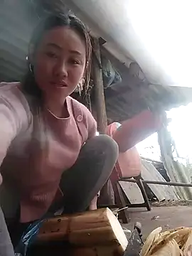 Snapshot of Dung_x chatting on February 7, 2026, 5:55 am Dung x online show from February 7, 2026, 5:55 am