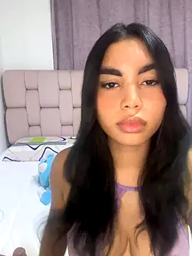 karolaalcendra online show from October 2, 2025, 4:41 am