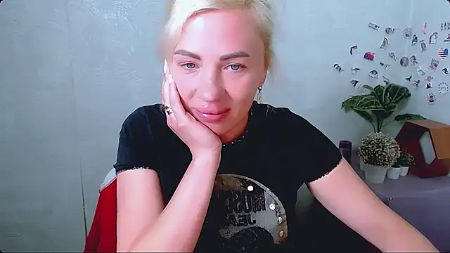 EmmaCat  online show from May 28, 2026, 6:10 am