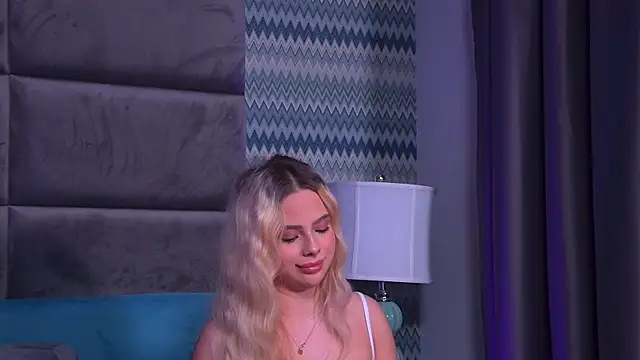 YssabelFox online show from November 30, 2025, 5:50 pm