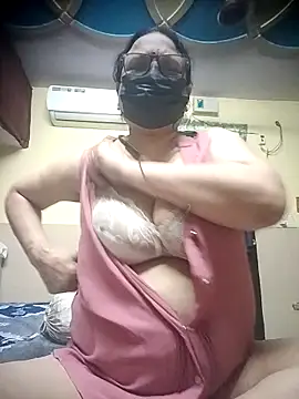 thehotlady online show from April 18, 2026, 4:16 am