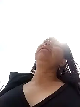 LaraCaliente online show from February 7, 2026, 4:22 pm