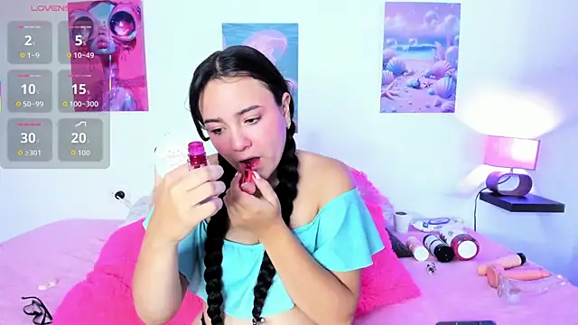 saray rivas18 online show from December 15, 2025, 11:14 am