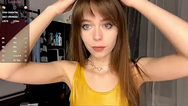 YourLittleElfie online show from October 4, 2025, 3:32 pm