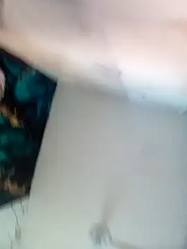 Snapshot of Rosabela04 chatting on November 3, 2025, 9:32 am Rosabela04 online show from November 3, 2025, 9:32 am