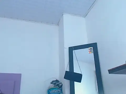 whitneytt online show from November 18, 2025, 1:11 am