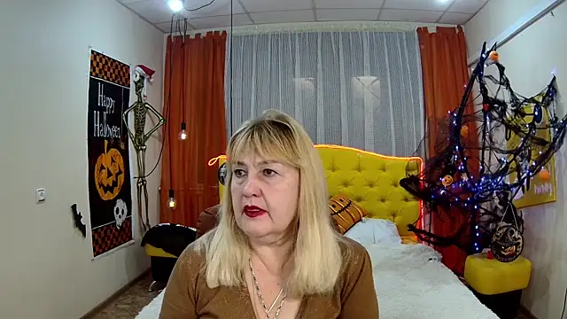 Snapshot of EmmaEllison chatting on October 26, 2025, 7:03 am EmmaEllison online show from October 26, 2025, 7:03 am