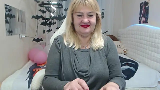 Snapshot of EmmaEllison chatting on October 29, 2025, 6:59 am EmmaEllison online show from October 29, 2025, 6:59 am