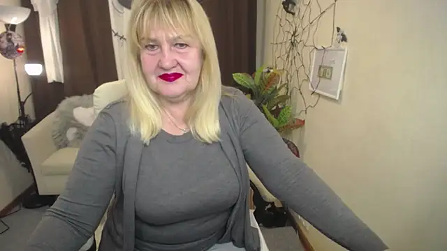 Snapshot of EmmaEllison chatting on November 4, 2025, 7:29 am EmmaEllison online show from November 4, 2025, 7:29 am