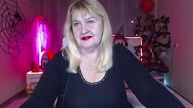 Snapshot of EmmaEllison chatting on November 5, 2025, 7:30 am EmmaEllison online show from November 5, 2025, 7:30 am