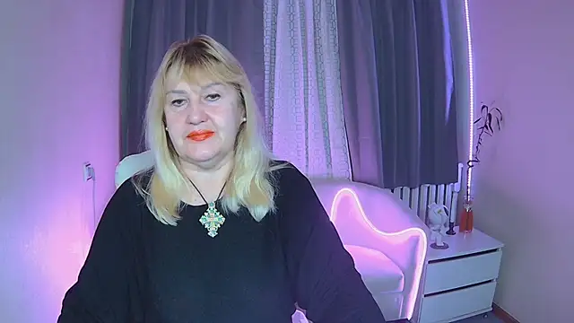 Snapshot of EmmaEllison chatting on November 14, 2025, 6:56 am EmmaEllison online show from November 14, 2025, 6:56 am