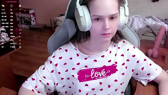 SharybbFace online show from April 17, 2026, 4:04 am