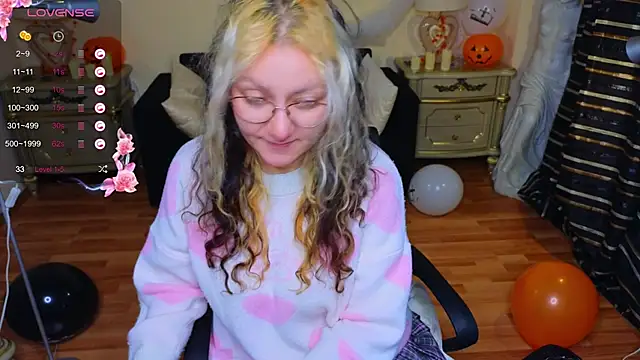 JuicyLullu online show from October 20, 2025, 4:24 am